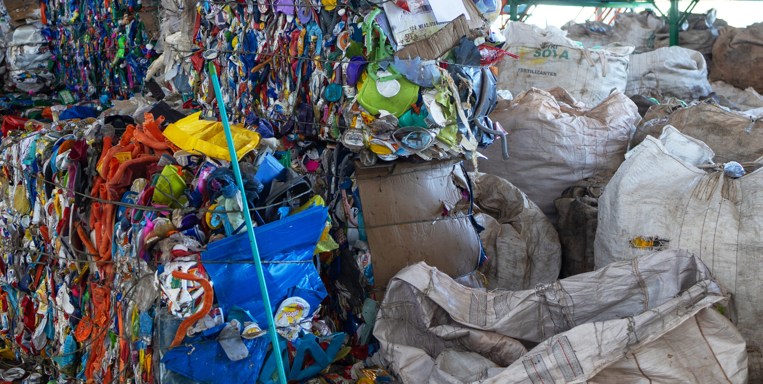 Sucata de alumínio e cobre para reciclagem industrial — materiais autorizados pelo Decreto 12.438